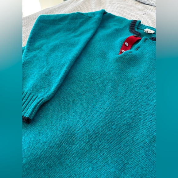 Vintage 100% wool Teal Sweater with red button up v neck - Picture 11 of 14